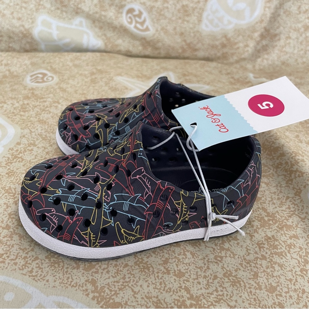 Cat & Jack Toddler Boys’ Jese Sharks Slip On Water / Summer Shoes Sandals Size 5